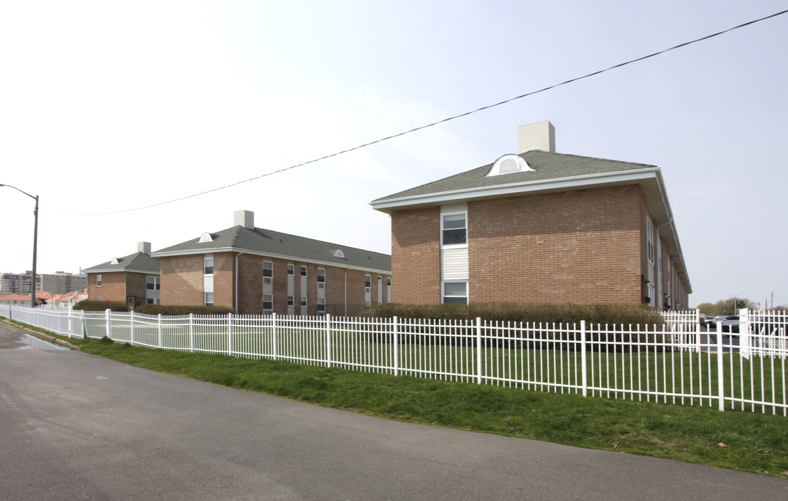 University Bluffs in Long Branch, NJ - Building Photo