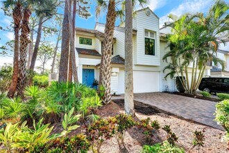 27131 Oakwood Lake Dr in Bonita Springs, FL - Building Photo - Building Photo