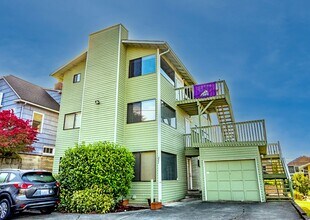 221 NW 46th St in Seattle, WA - Building Photo - Building Photo