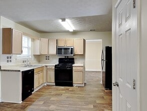 2770 Field Spring Dr in Lithonia, GA - Building Photo - Building Photo