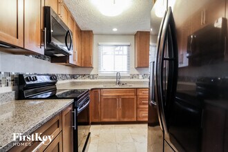 6719 Cordova Dr in Indianapolis, IN - Foto de edificio - Building Photo