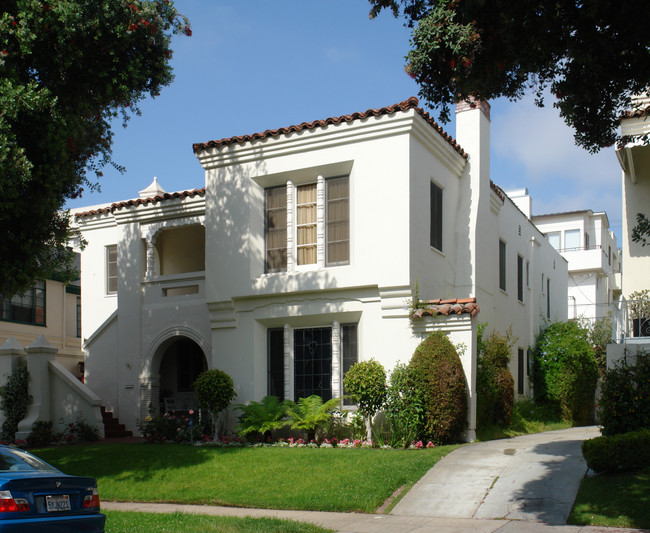 133 N Clark Dr in Beverly Hills, CA - Building Photo - Building Photo