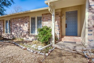 6631 Orangewood Dr in Dallas, TX - Building Photo - Building Photo