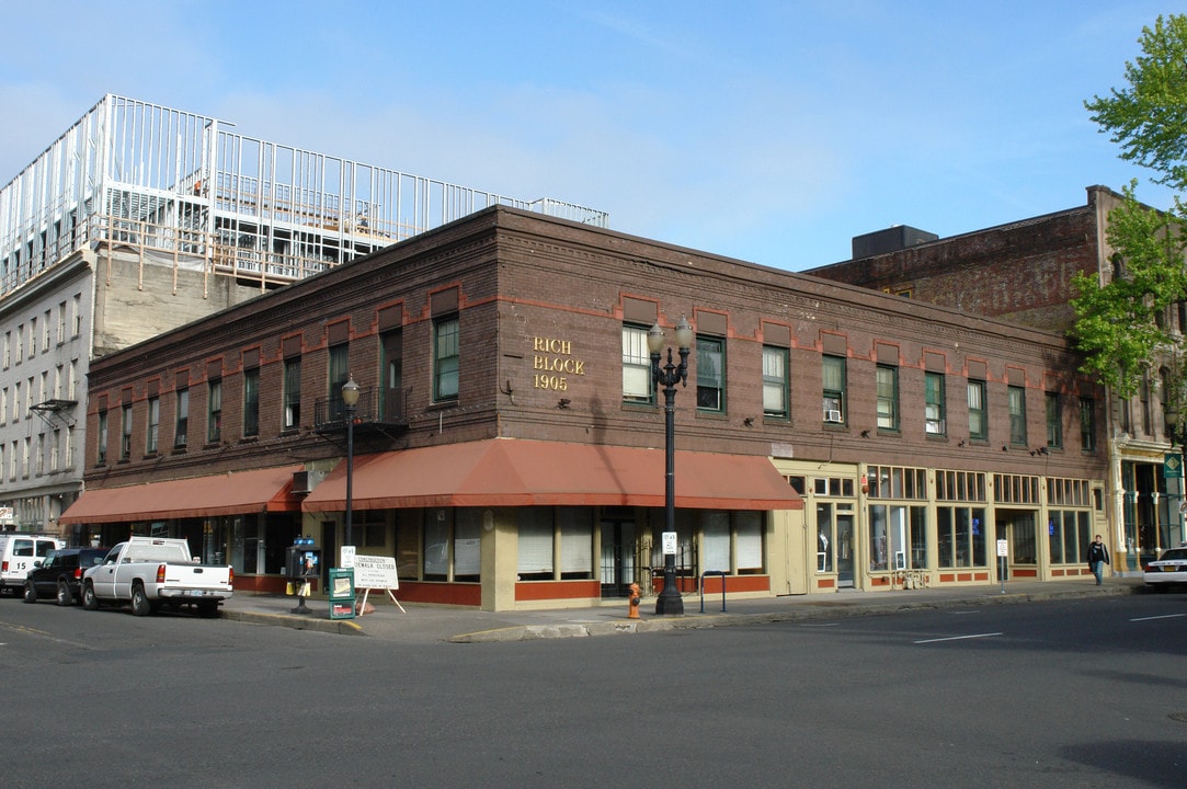 Modern Rich Apartments in Portland, OR - Building Photo