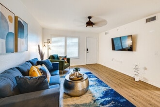 4940 Cougar Ct S in Naples, FL - Foto de edificio - Building Photo