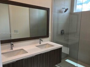 10321 NW 66th St in Doral, FL - Building Photo - Building Photo