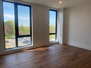 1515 Commonwealth Ave, Unit 305 in Boston, MA - Building Photo - Building Photo