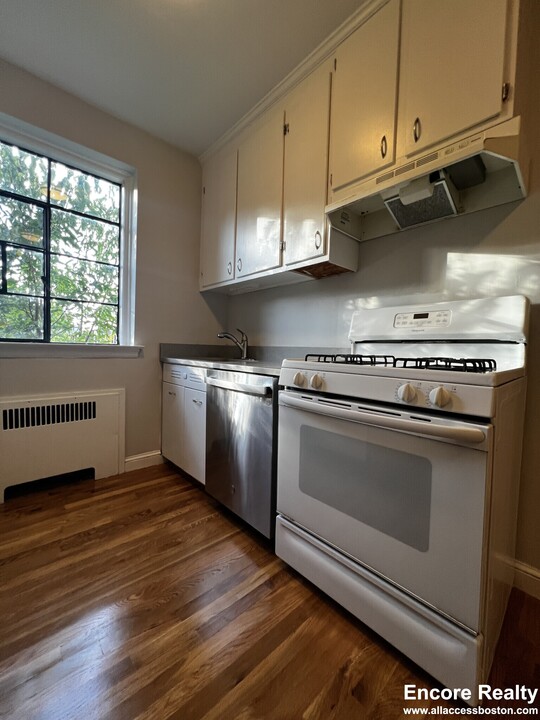 91 Longwood Ave, Unit 6 in Brookline, MA - Building Photo