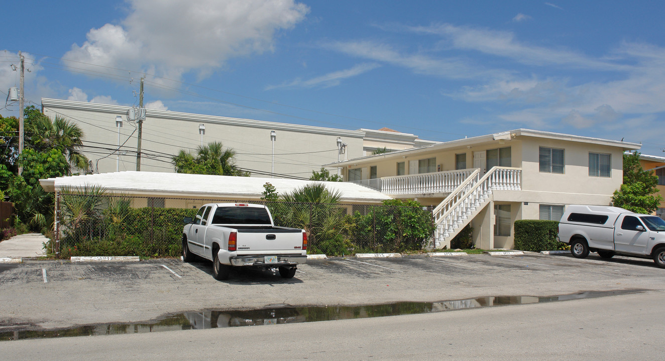 2901 Middle River Dr in Fort Lauderdale, FL - Building Photo