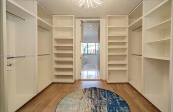 45 SW 28th Rd in Miami, FL - Foto de edificio - Building Photo