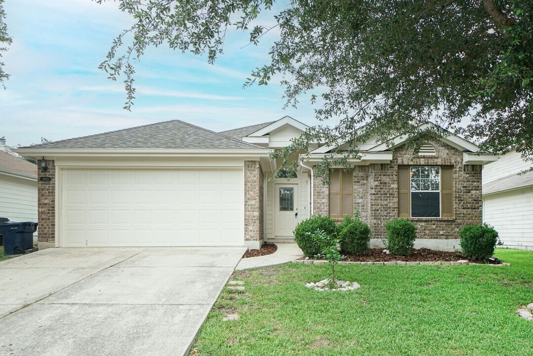 3912 Whisper Fld in Schertz, TX - Building Photo