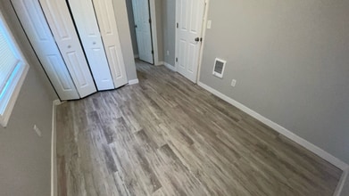 63671 Harriet Rd in Coos Bay, OR - Foto de edificio - Building Photo