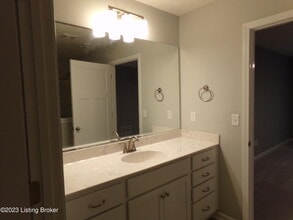7635 Eagle Landing Way in Louisville, KY - Building Photo - Building Photo