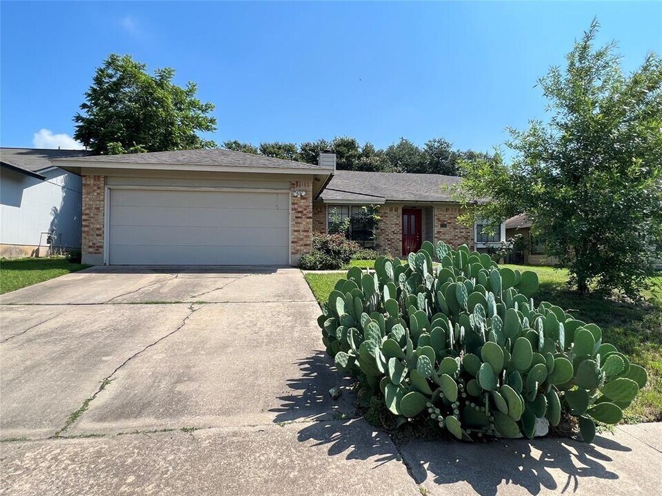 2800 Goldbridge Dr in Austin, TX - Building Photo