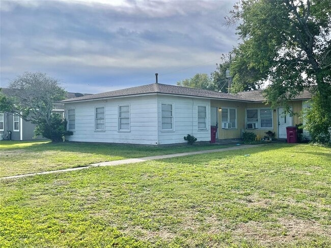 property at 1755 Lynn Ln