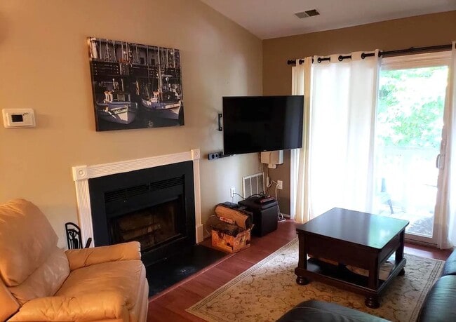 13102 Wonderland Way, Unit 194 in Germantown, MD - Building Photo - Building Photo