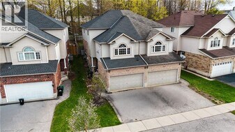 569 Activa Ave in Kitchener, ON - Building Photo