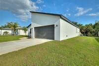 4961 S Cranberry Blvd in North Port, FL - Building Photo - Building Photo