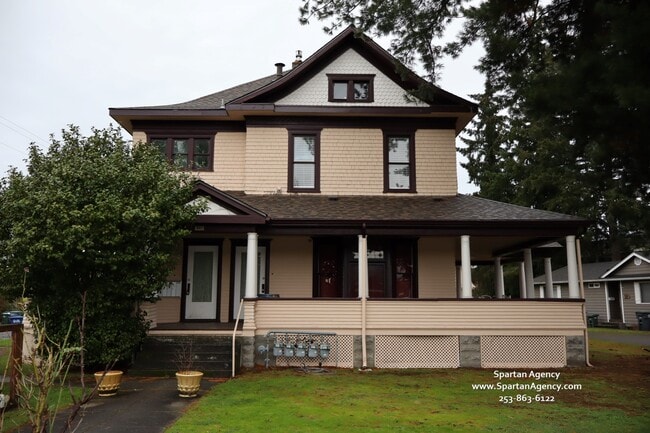 143 4th Ave NW, Unit D, Unit D