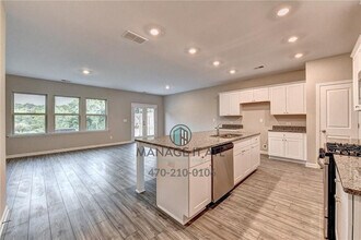 2209 Lanier Harbor Pt in Buford, GA - Building Photo - Building Photo