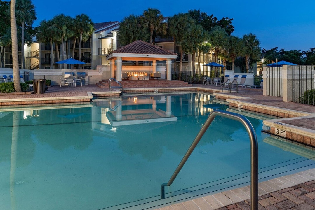Ashley Lake Park Apartments in Boynton Beach, FL - Building Photo