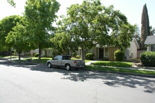 1690 Conestoga Dr in Merced, CA - Building Photo
