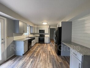 37 Hills Rd in Ballston Lake, NY - Building Photo - Building Photo