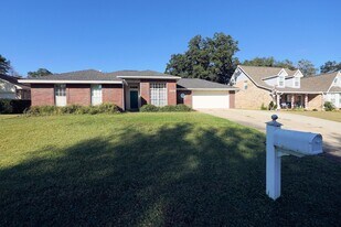 2805 Arnold Palmer Ct in Shalimar, FL - Building Photo