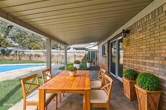 413 Simmons Dr in Hurst, TX - Building Photo - Building Photo