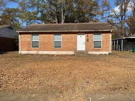 19 Rolling Meadows Dr in Jackson, TN - Building Photo