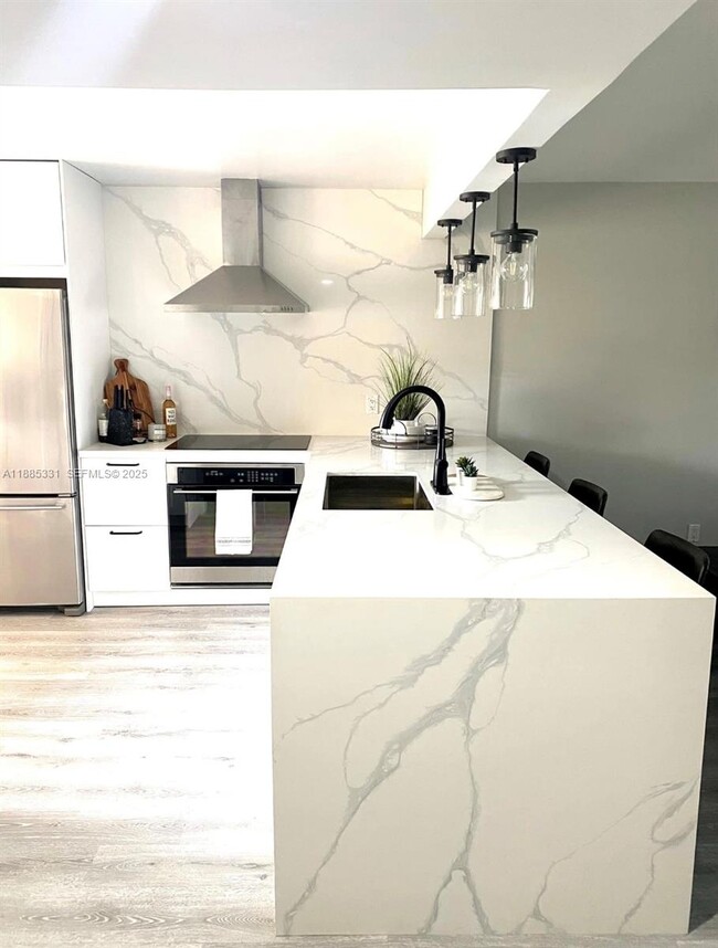 property at 432 Lakeview Dr