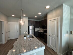 425 El Rio St in San Marcos, TX - Building Photo - Building Photo