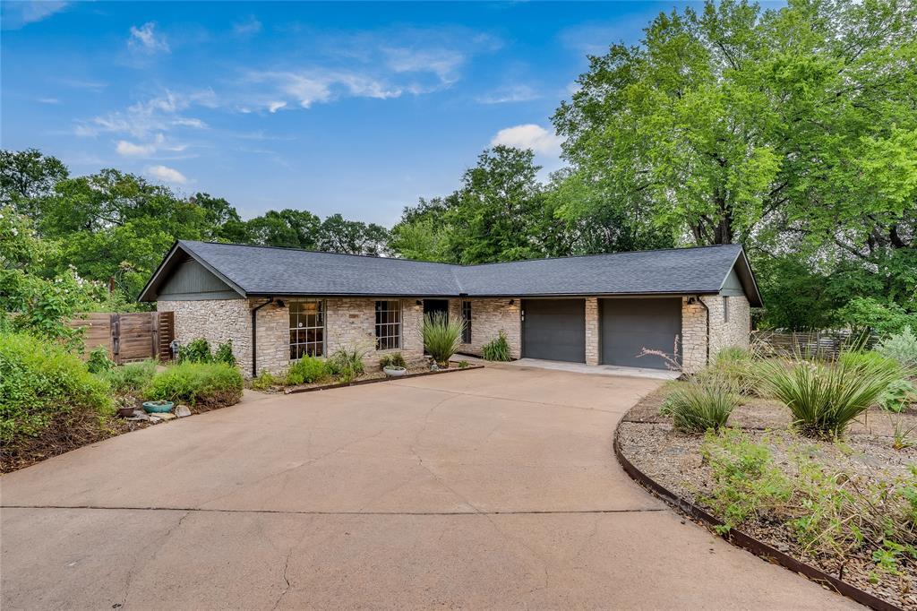 2306 Loyola Ln in Austin, TX - Building Photo