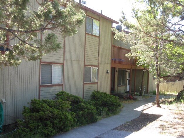 2040-2050 NW Deschutes Pl in Bend, OR - Building Photo