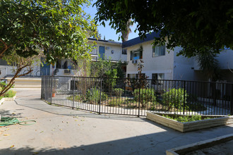 Hazel Grove Garden in Van Nuys, CA - Building Photo - Building Photo