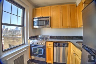AMAZING STUDIO APARTMENT!! AMAZING DEAL! W in New York, NY - Building Photo - Building Photo