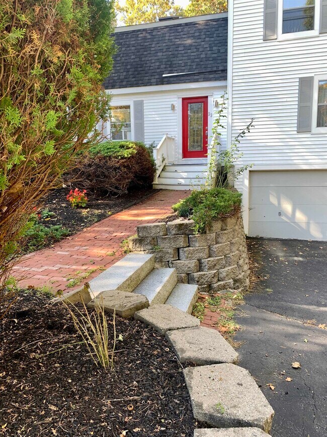 22 River Bend Cir in Exeter, NH - Building Photo - Building Photo