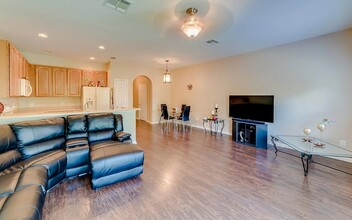 831 Pine Pointe Ln in Orlando, FL - Building Photo - Building Photo