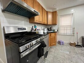 14 Logan St in Boston, MA - Building Photo