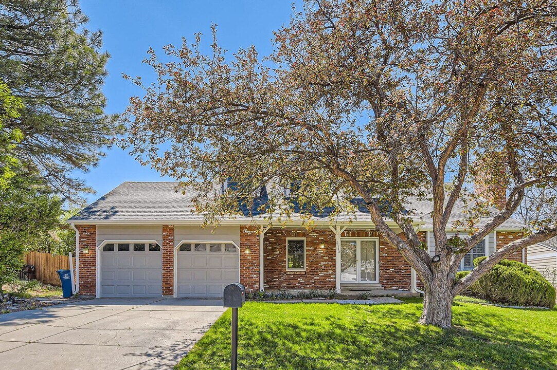 6350 S Jasmine Way in Centennial, CO - Building Photo