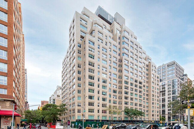 201 E 79th St in New York, NY - Building Photo - Building Photo