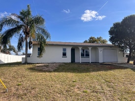 1743 W Chapel Dr in Deltona, FL - Building Photo