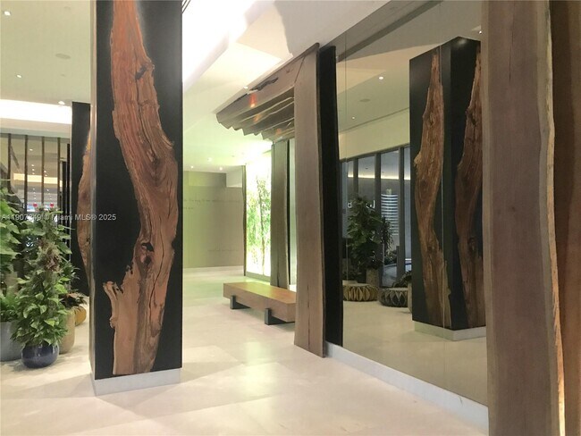 1010 Brickell Ave in Miami, FL - Building Photo - Building Photo