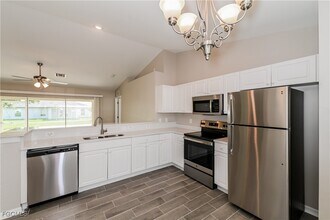 631 NE 1st Pl in Cape Coral, FL - Building Photo - Building Photo