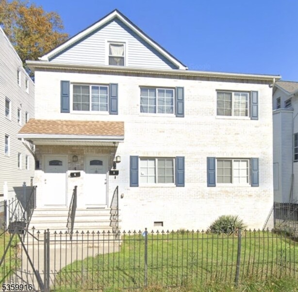 4 University Pl in East Orange, NJ - Building Photo