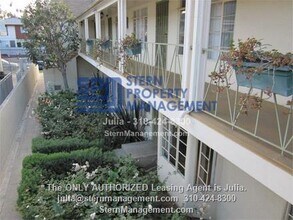 1811 N. Garfield Pl. in Los Angeles, CA - Building Photo - Building Photo