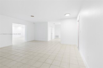 16412 SW 74th Ct in Palmetto Bay, FL - Building Photo - Building Photo