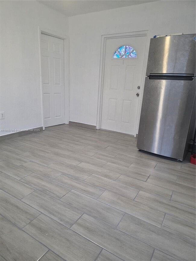 359 W 12th St in Hialeah, FL - Building Photo - Building Photo