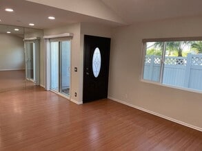 228 S Esplanade St in Orange, CA - Foto de edificio - Building Photo