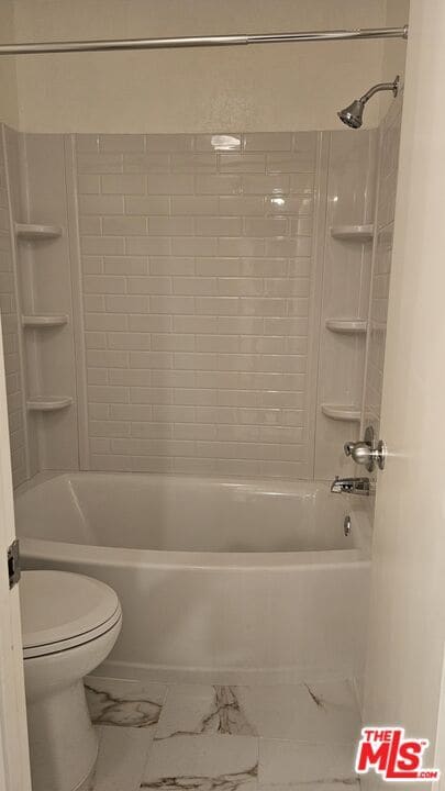 3851 Amberly Dr in Inglewood, CA - Building Photo - Building Photo